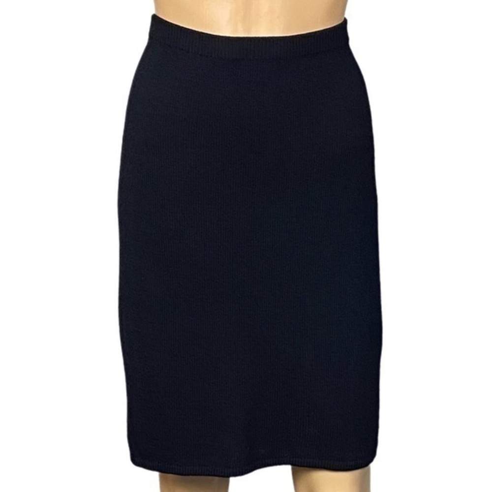 ST. JOHN SPORTSWEAR black “Santana Knit” straight skirt with flaw. Size 6. VGUC